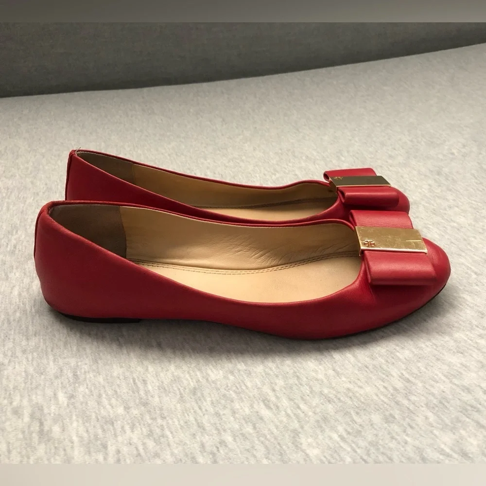 Tory Burch Chase Ballet Gold Logo Bow Flat Size: US 8M